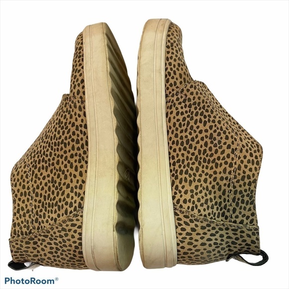 Universal Threads Lilian Leopard print sneakers - Picture 7 of 10